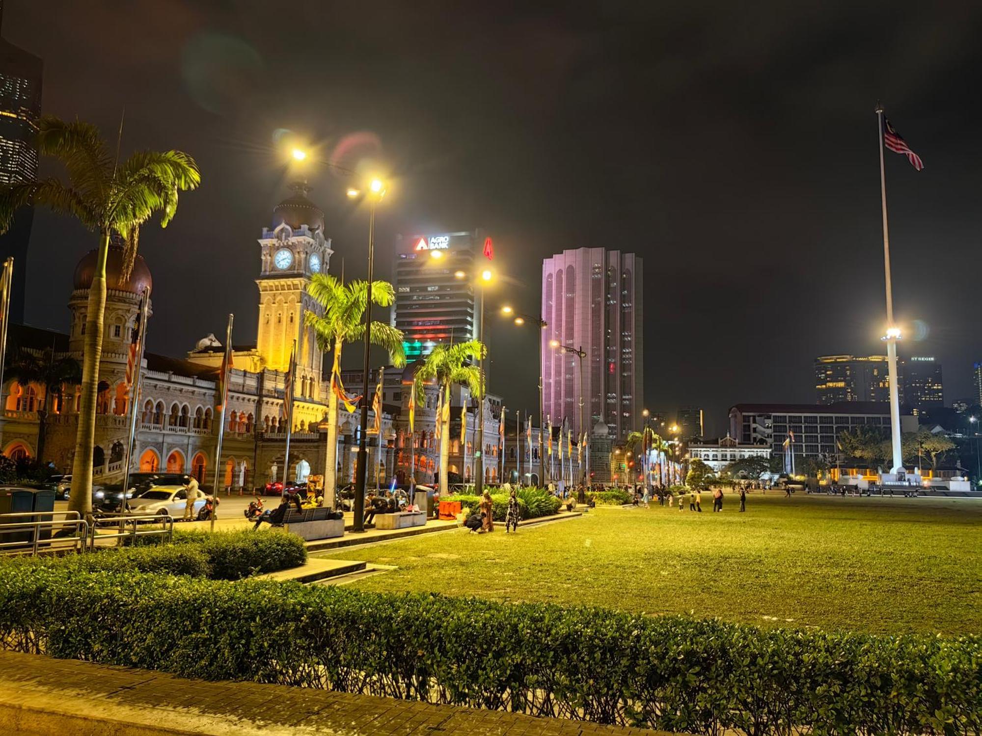 The Robertson S22 Jalan Alor Petaling Street Bukit Bintang Kl 3R2B 8Pax — Photos 3